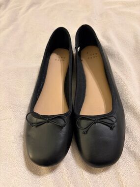 Classic Women's Black Ballet Flats with Bow